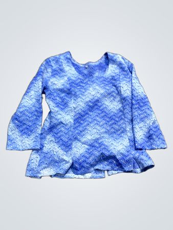Blaues Chevron-Muster Langarmtop