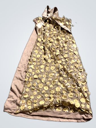 Braun verziertes Kleid