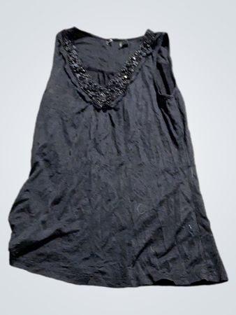 Schwarzes Tanktop mit verziertem Halsausschnitt