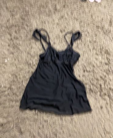 Schwarzes Spitze-Trimm Chemisekleid