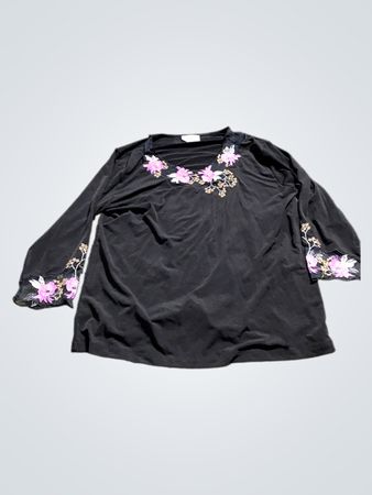 Schwarzes, floral gesticktes Oberteil