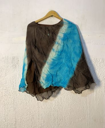 Tie-Dye-Poncho-Top in Blau- und Brauntönen