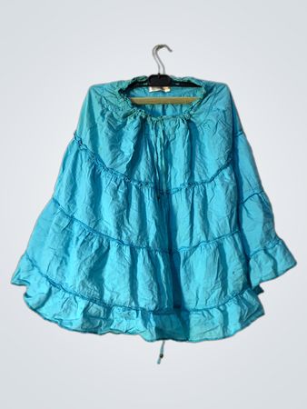 Blauer gestufter Volantrock