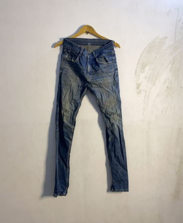 Blaue Denim-Jeans