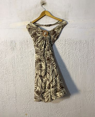 Damen Top mit tropischem Druck und Holzring-Detail