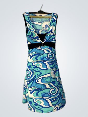 MAGMARA YOUNG STYLE ärmelloses Kleid mit blau-weißer Wirbelmuster