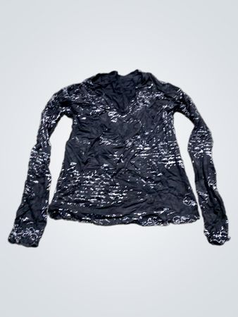 Schwarzes Langarmshirt mit weißem Grafikdruck