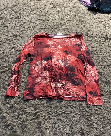Rotes Blumen- und Tiermuster Langarmhemd