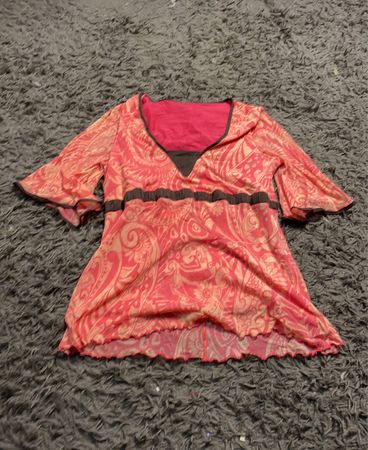Leinen tunika oberteil mit pinken und cremefarbigen paisleymuster und glockenärmeln
