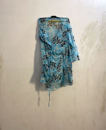 Blaues florales Druck dünner Kimono