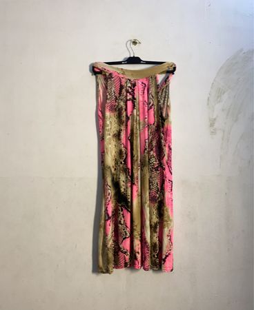 Maxikleid mit pinkem und braunem Schlangenmuster