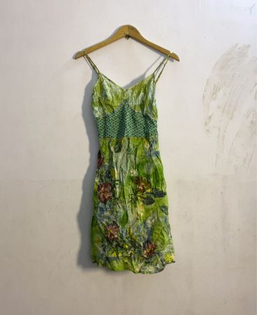 Grünes Blumenmuster Sommerkleid