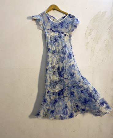 Blaues Blumenmusterkleid
