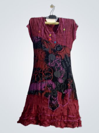 Maroon Tie-Dye Kleid mit Rüschen