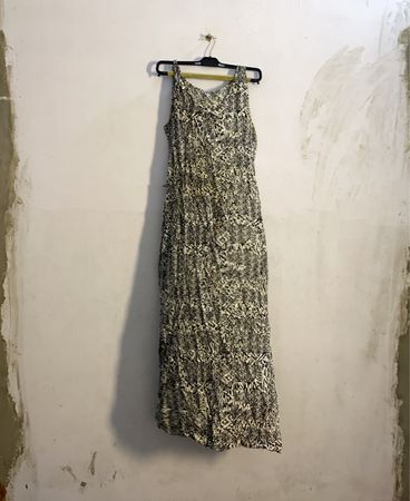 Maxi-Kleid mit abstraktem Druck