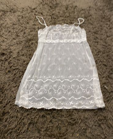 Weißes durchsichtiges Spitzen-Unterkleid