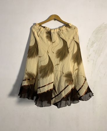 Rock mit Rüschensaum in Creme- und Braunblumenmuster