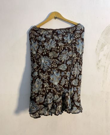 Brauner Rock mit Blumenmuster