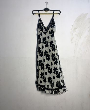 MOKULLA Schwarz und Weiß Kreisdruck Slipkleid mit Spitzenbesatz