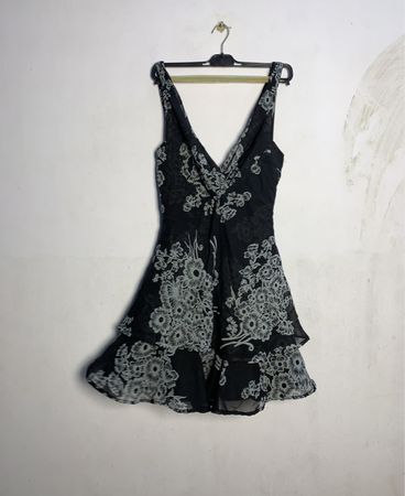 Schwarzes Blumendruckkleid