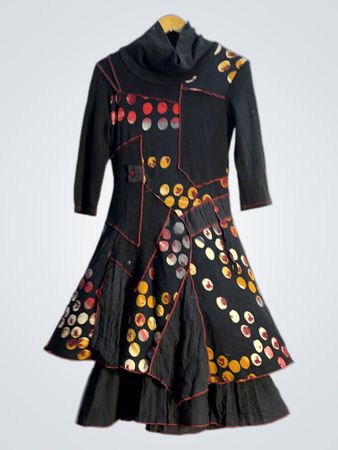 Comby schwarzes Kleid mit bunten Punkten