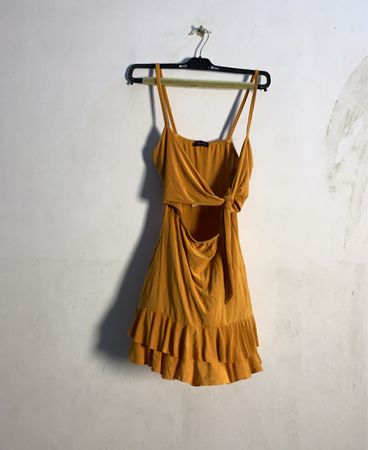 Stylewise Gelbes Rüschenkleid