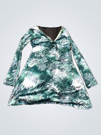 Grünes und weißes bedrucktes Langarmkleid