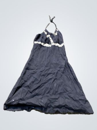 Schwarzes Halterkleid