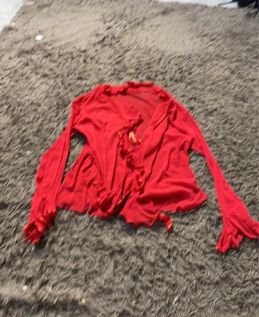 Roter transparenter Cardigan mit Rüschensaum