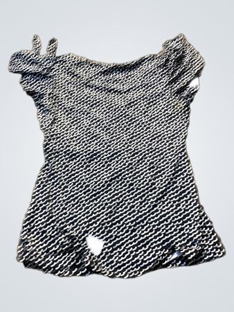 Schwarz-weiß gemustertes T-Shirt