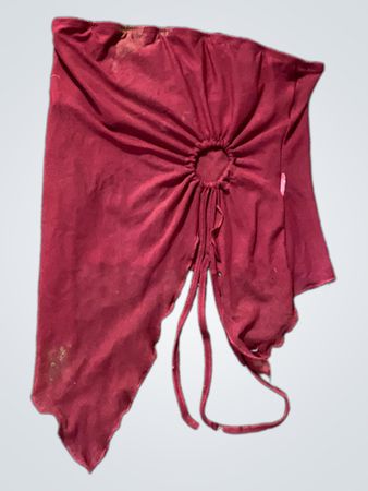 Rotes gerafftes Haltertop
