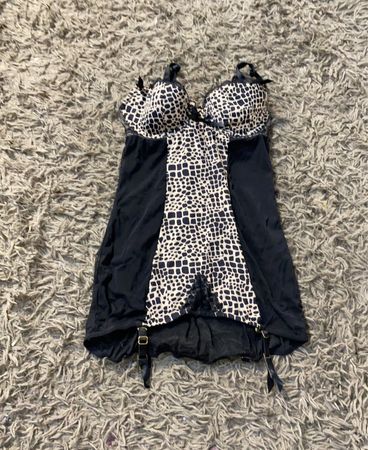 Schwarzer und Tiermuster-Lingerie-Slip