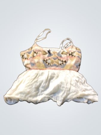 Weißes gestuftes Kleid mit gemustertem Oberteil