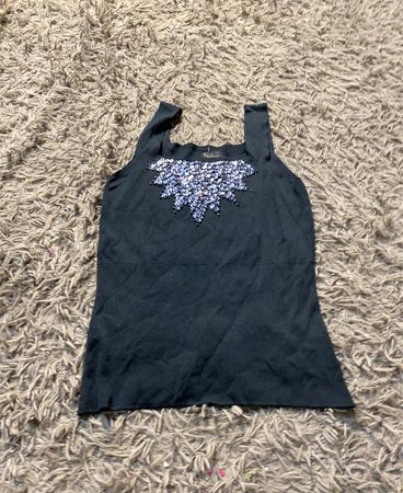 Schwarzes Tanktop mit Verzierungen