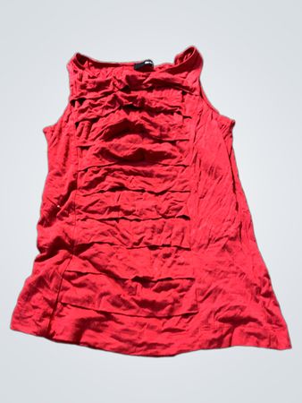 Reserviertes rotes ärmelloses gerafftes Tanktop