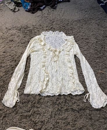Weißes Spitzenrüschenshirt