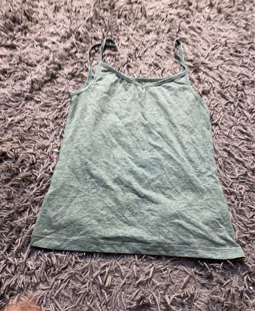 Grüne Spaghettiträgershirt