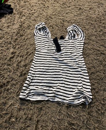 Gestreiftes Tanktop mit Schleifendetail