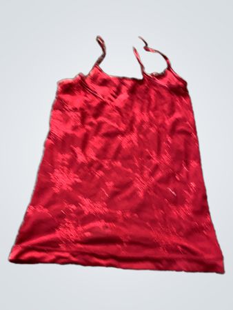Rote Spaghetti-Top