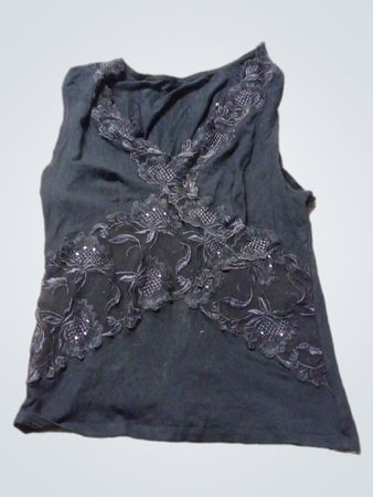Schwarzes ärmelloses Oberteil mit Spitzen­details
