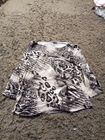 Schwarz-weißer Tierdruck Langarmshirt
