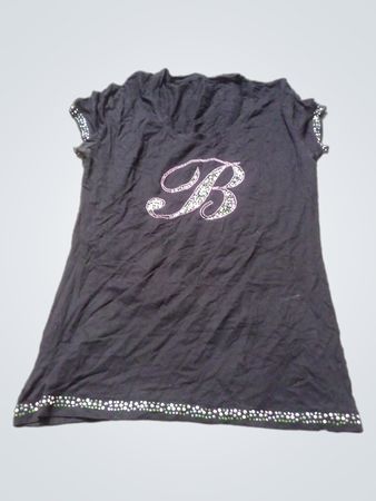 Schwarzes T-Shirt mit verziertem 'B'-Logo
