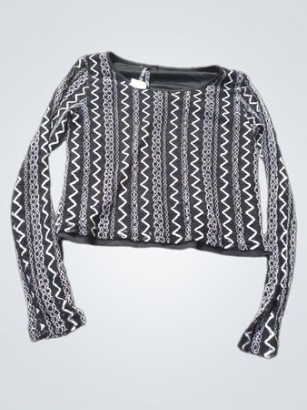 Schwarzes und weißes gemustertes Langarm-Crop-Top