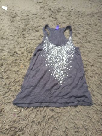 Graues Tanktop mit Pailletten