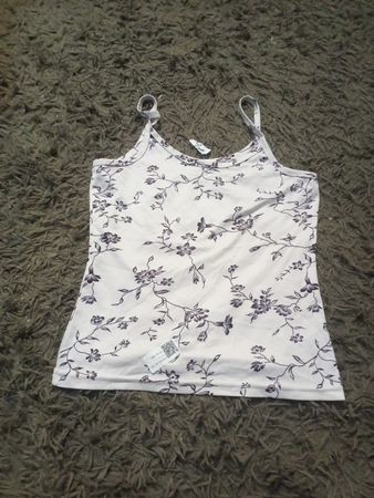 Weiße Trägerbluse mit Blumendruck