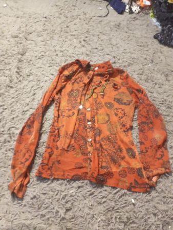 Oranges Langarmshirt mit floralem Muster