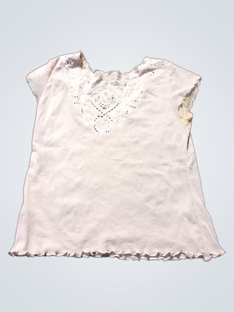 Weißes T-Shirt mit Spitzenverzierungen