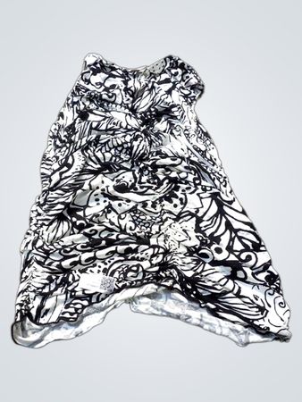 Schwarz-weißer Kleid mit Muster