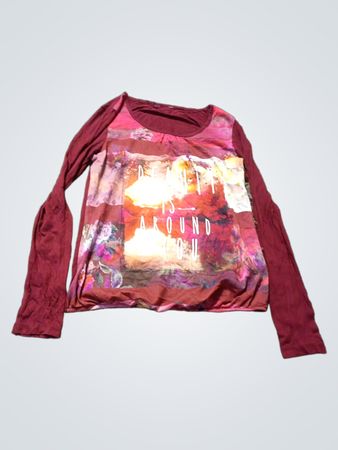 Langarmshirt mit "BEAUTY IS AROUND YOU" Grafik