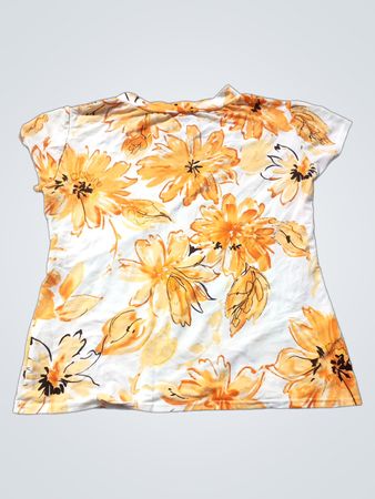 Weißes T-Shirt mit orangefarbenem Blumenmuster